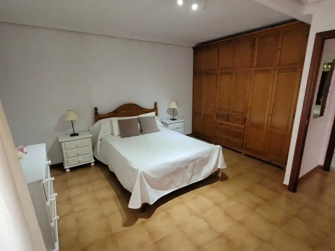 Flat for rent in Calle las Cruzadas, 5, Parque María Luisa -Giralda Sur Bedroom of Flat for rent in Sevilla with Air Conditioner, Heating and Terrace