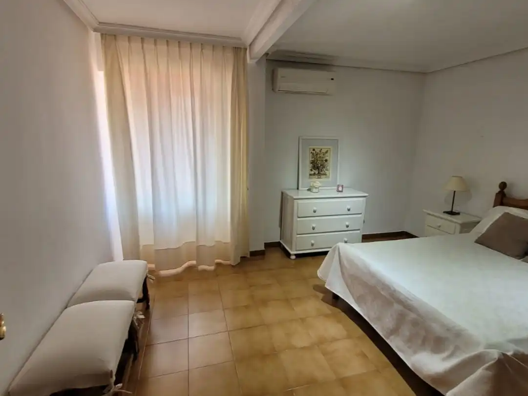 Flat for rent in Calle las Cruzadas, 5, Parque María Luisa -Giralda Sur Bedroom of Flat for rent in Sevilla with Air Conditioner, Heating and Terrace