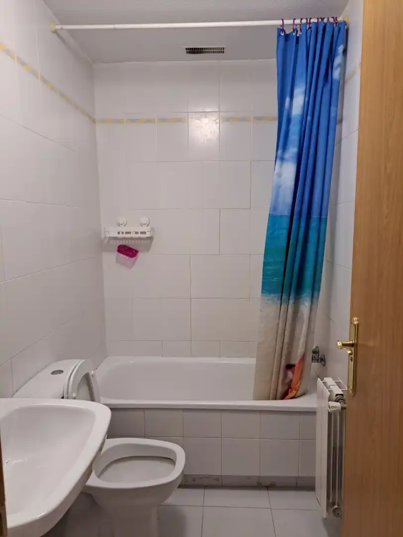 Room in Avenida de Daroca, 72, Ventas Room in Avenida de Daroca, 72, Ventas