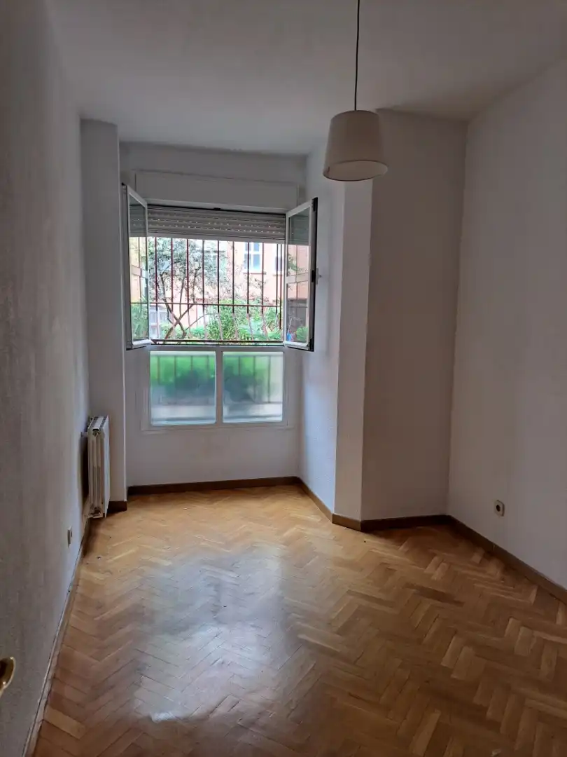 Room in Avenida de Daroca, 72, Ventas Room in Avenida de Daroca, 72, Ventas