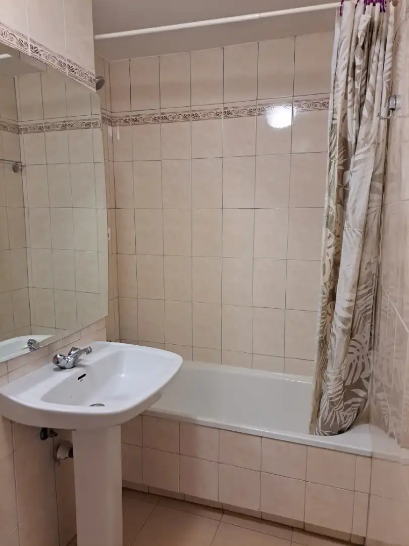 Room in Avenida de Daroca, 72, Ventas Room in Avenida de Daroca, 72, Ventas