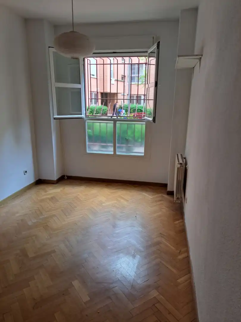 Room in Avenida de Daroca, 72, Ventas Room in Avenida de Daroca, 72, Ventas