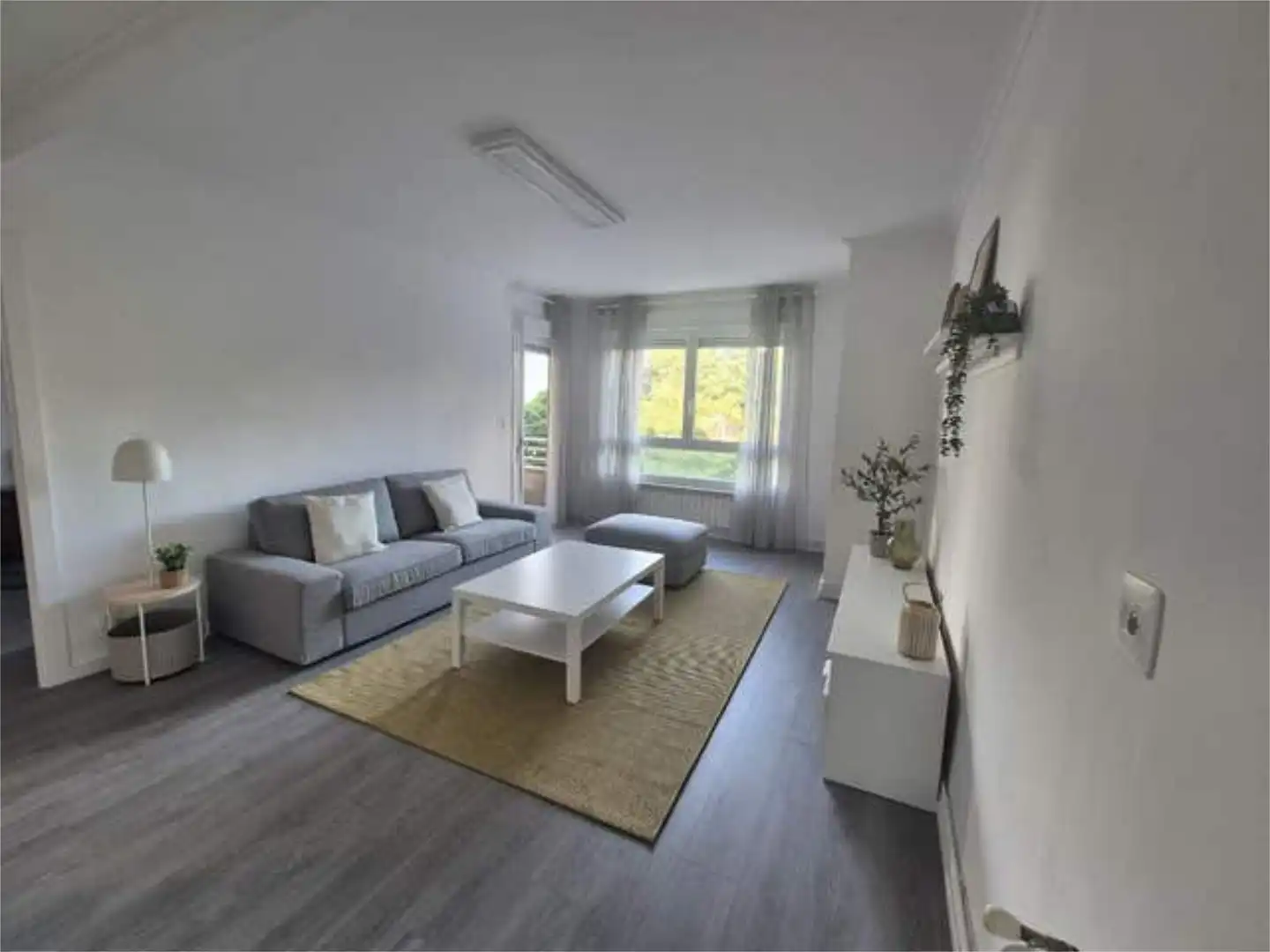 Pis de lloguer a Residencia Sala d'estar de Pis de lloguer en Ourense Capital amb Calefacció, Terrassa i Traster
