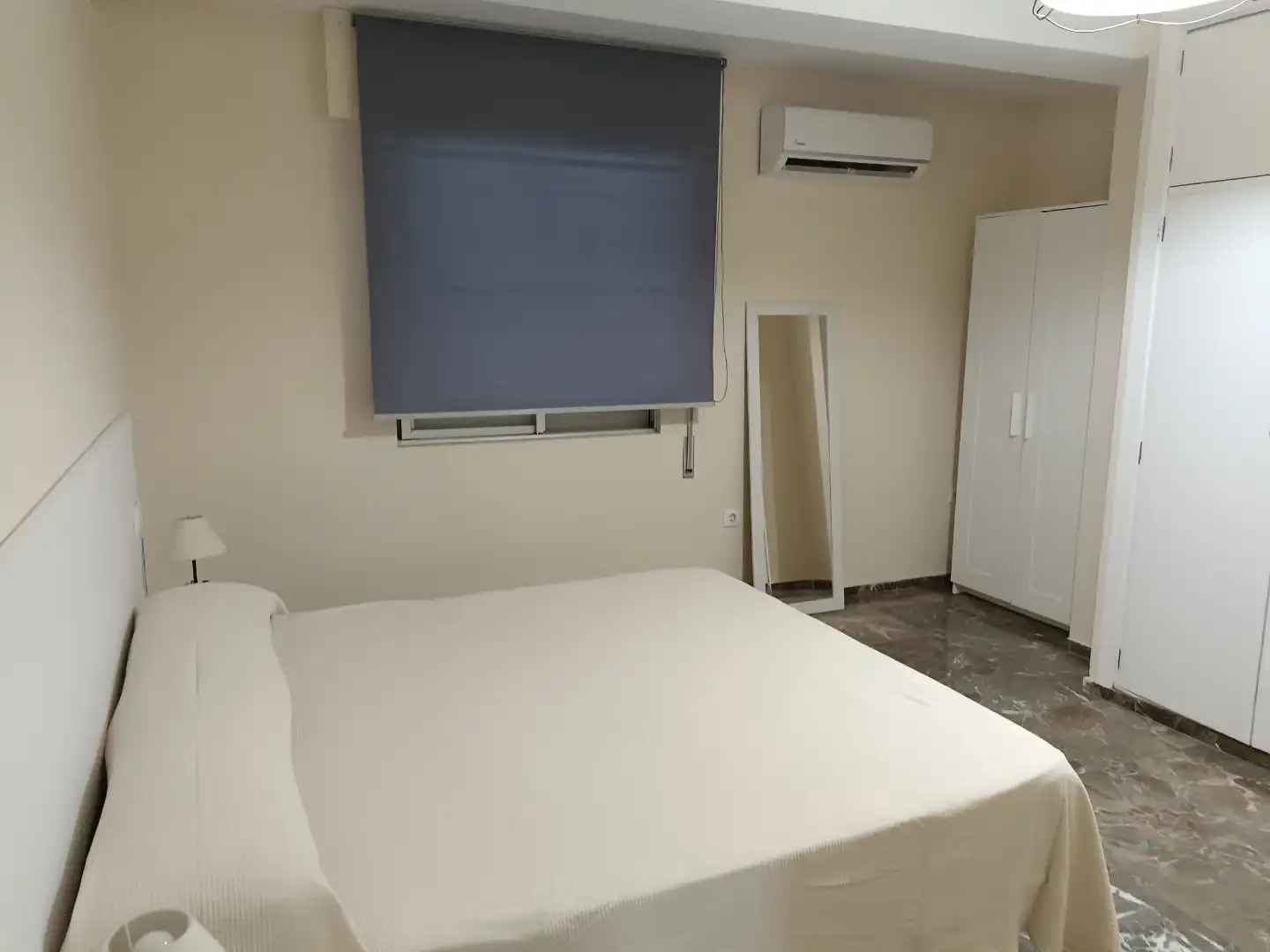 Habitación de Piso de alquiler en  Sevilla Capital con Aire acondicionado