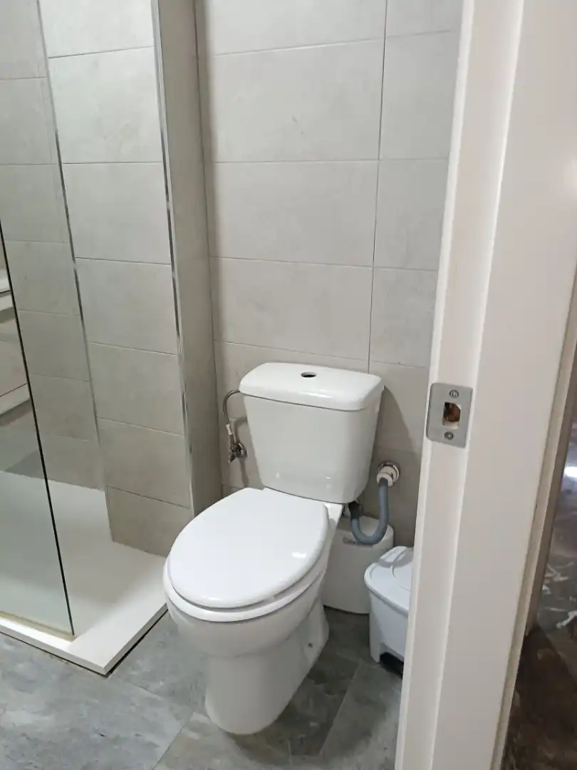 Baño de Piso de alquiler en  Sevilla Capital con Aire acondicionado