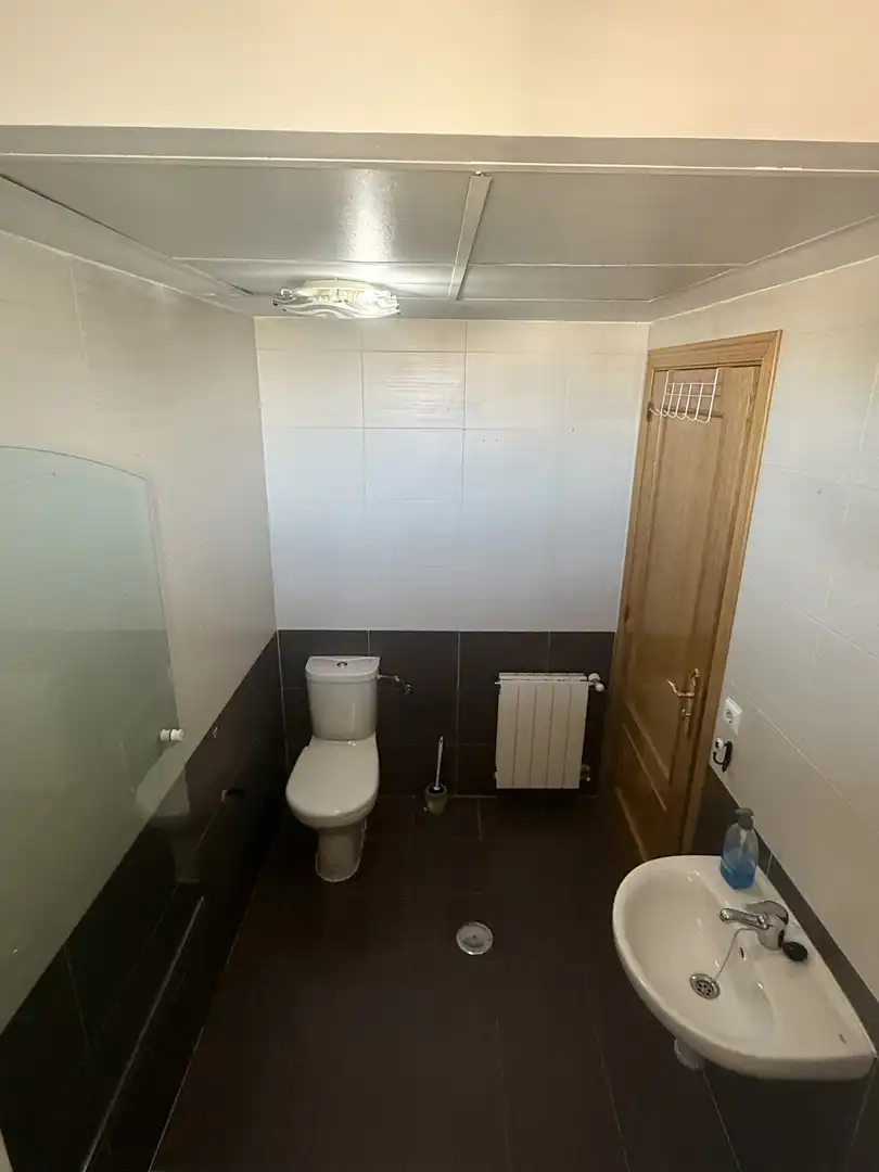 Flat for sale in Calle Emilio Cardenal Hernández, 132, Mejostilla Bathroom of Flat for sale in Cáceres with Air Conditioner, Heating and Parquet flooring