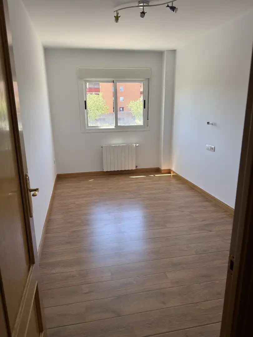 Flat for sale in Calle Emilio Cardenal Hernández, 132, Mejostilla Bedroom of Flat for sale in Cáceres with Air Conditioner, Heating and Parquet flooring