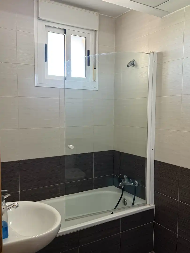 Flat for sale in Calle Emilio Cardenal Hernández, 132, Mejostilla Bathroom of Flat for sale in Cáceres with Air Conditioner, Heating and Parquet flooring