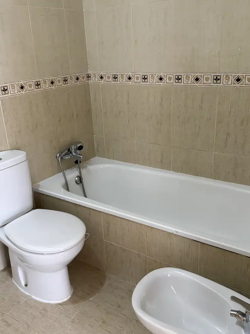 Flat for sale in Calle Emilio Cardenal Hernández, 132, Mejostilla Bathroom of Flat for sale in Cáceres with Air Conditioner, Heating and Parquet flooring