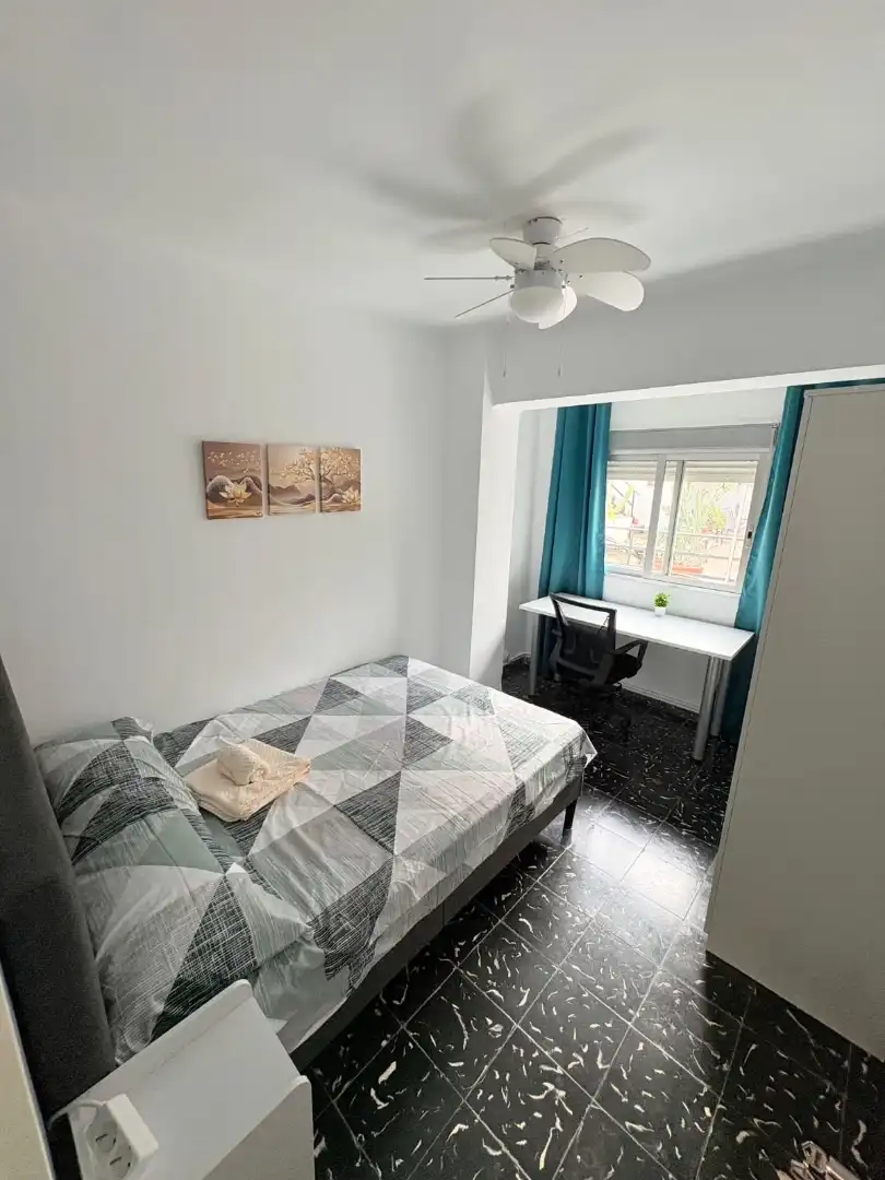 Flat for rent in Carrer de Sant Vicent Màrtir, 346, La Creu Coberta