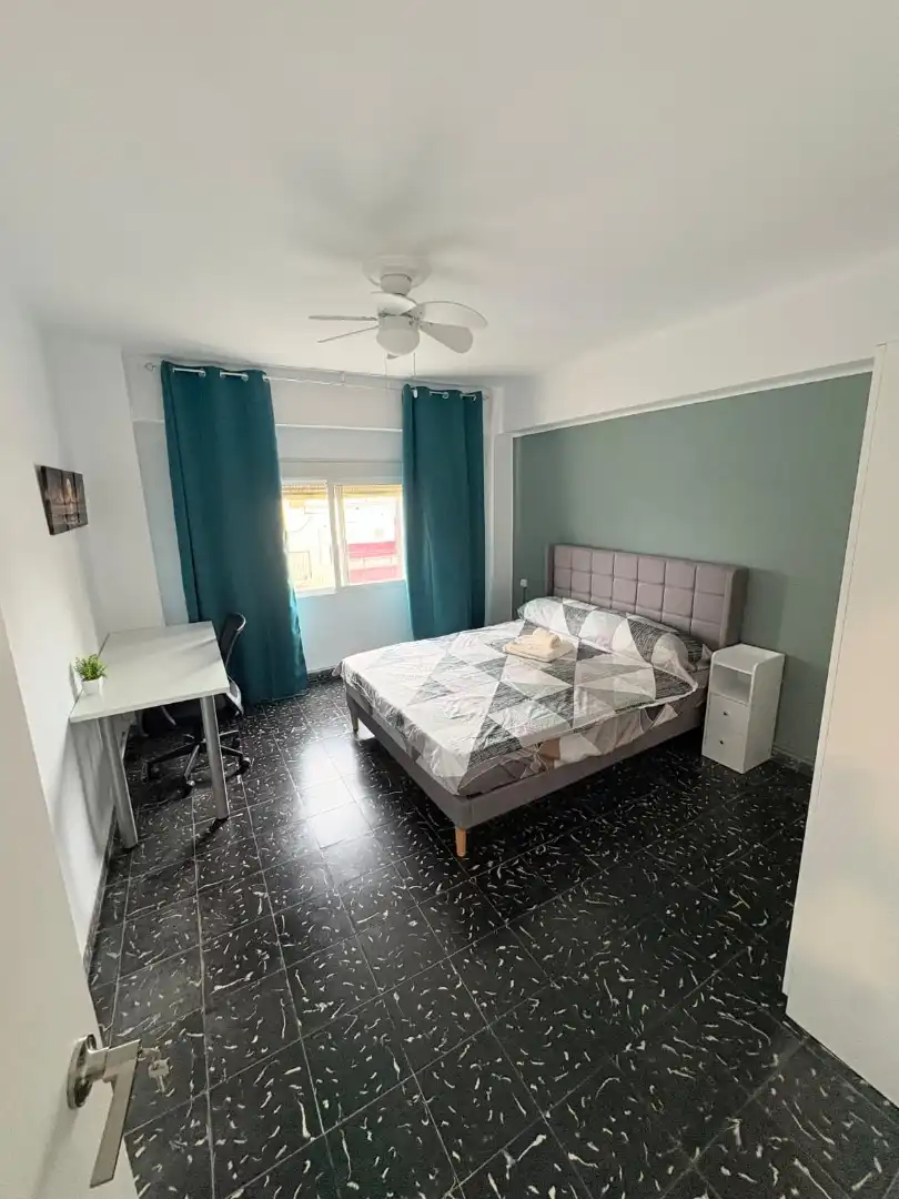 Flat for rent in Carrer de Sant Vicent Màrtir, 346, La Creu Coberta