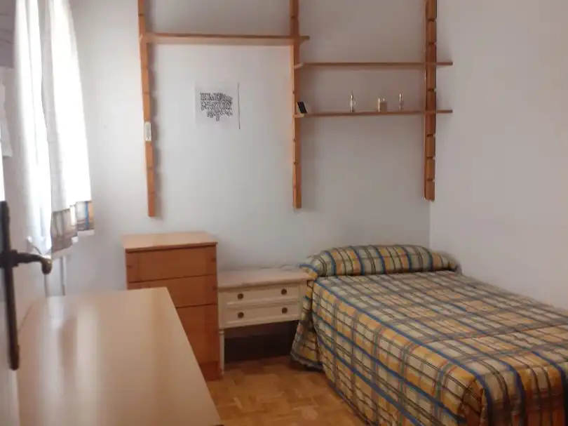 Room in Calle del Doctor Esquerdo, 43, Fuente del Berro Bedroom of Flat for share in Madrid with Heating, Parquet flooring and Furnished
