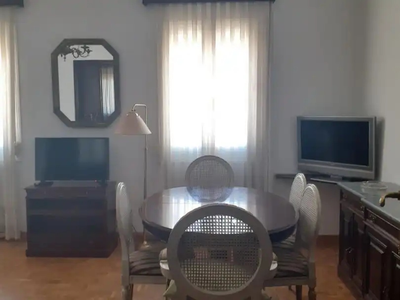 Room in Calle del Doctor Esquerdo, 43, Fuente del Berro Dining room of Flat for share in Madrid with Heating, Parquet flooring and Furnished