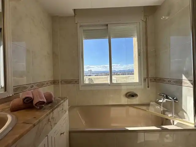 Wohnung zum Verkauf in Carrer de Terol, 2, Mar i Camp - Platja dels Capellans Badezimmer von Wohnung zum Verkauf in Salou mit Klimaanlage, Terrasse und Schwimmbad