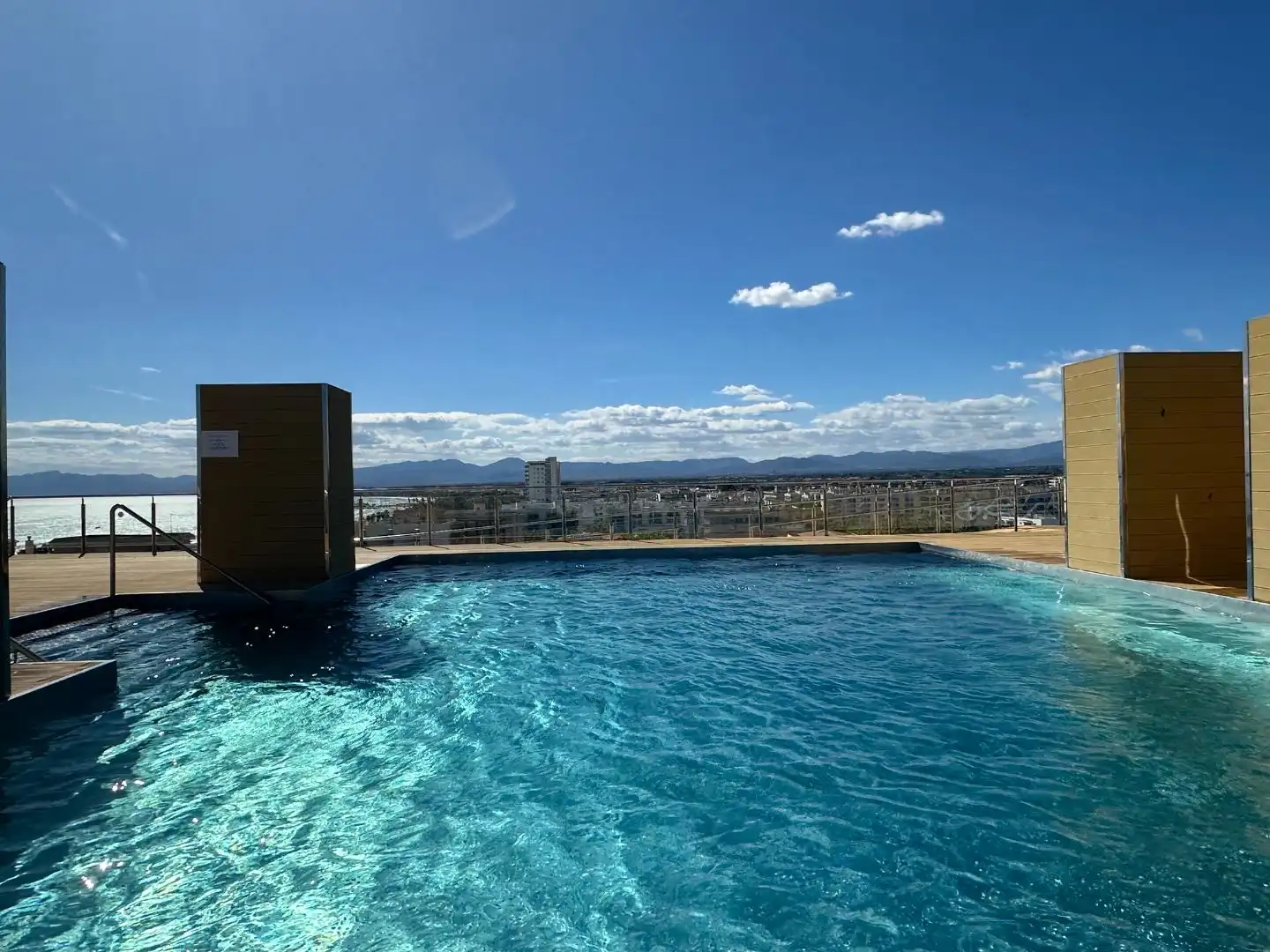 Wohnung zum Verkauf in Carrer de Terol, 2, Mar i Camp - Platja dels Capellans Schwimmbecken von Wohnung zum Verkauf in Salou mit Klimaanlage, Terrasse und Schwimmbad