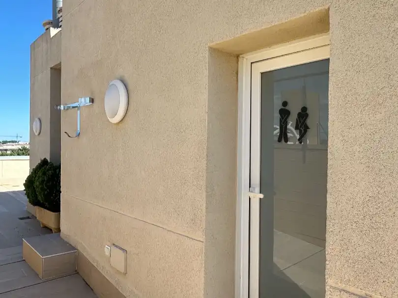 Wohnung zum Verkauf in Carrer de Terol, 2, Mar i Camp - Platja dels Capellans Außenansicht von Wohnung zum Verkauf in Salou mit Klimaanlage, Terrasse und Schwimmbad