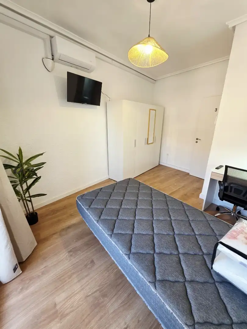 Schlafzimmer von Wohnung zur untervermieten in Villarrobledo mit Klimaanlage, Parkett und Möbliert