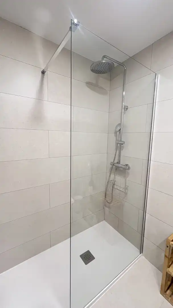 Bathroom of Flat for rent in Madrid  with Air Conditioner, Heating and Parquet flooring