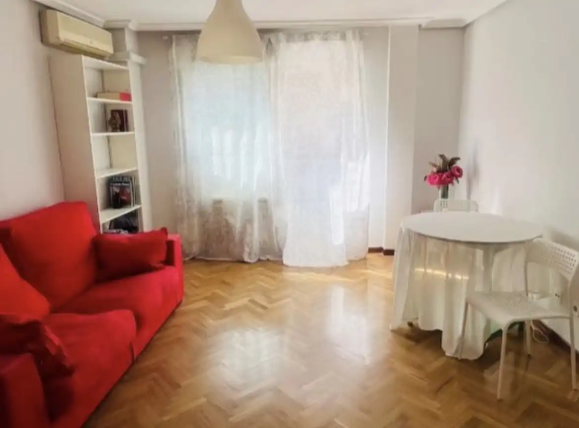 Living room of Flat for rent in Madrid  with Air Conditioner, Heating and Parquet flooring