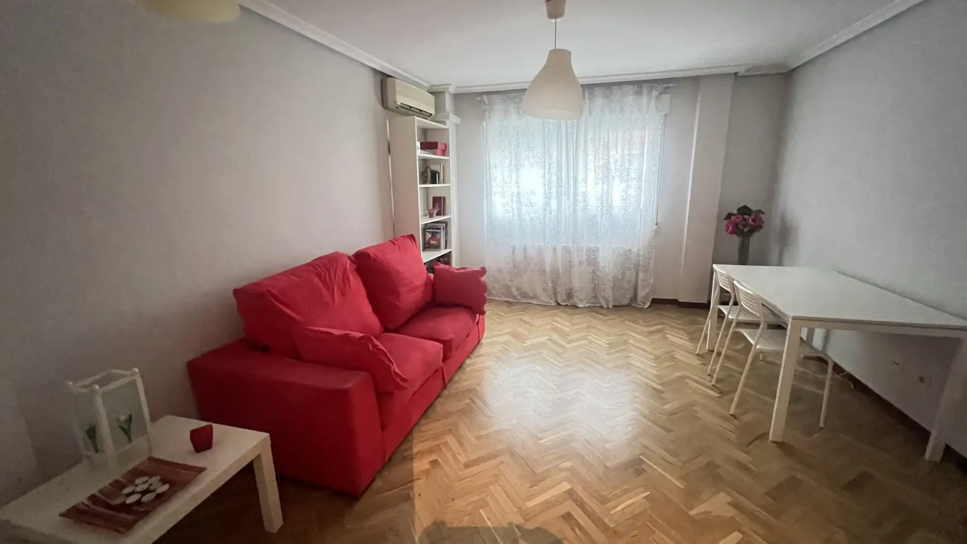 Living room of Flat for rent in Madrid  with Air Conditioner, Heating and Parquet flooring