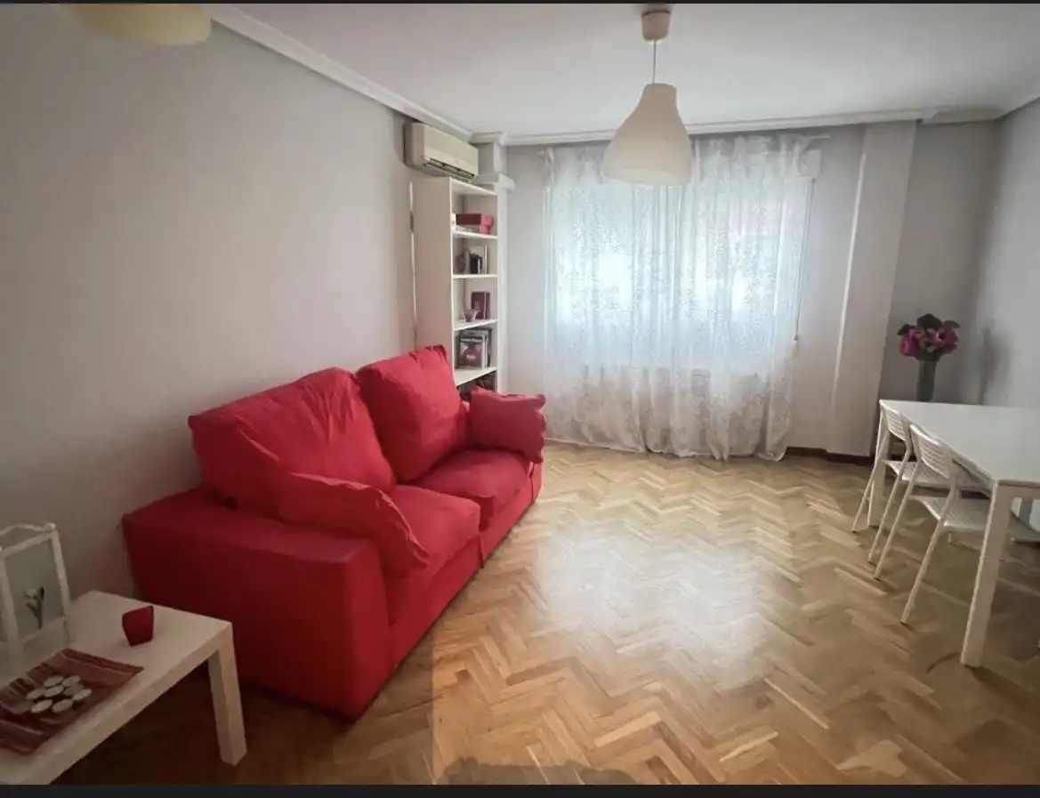 Living room of Flat for rent in Madrid  with Air Conditioner, Heating and Parquet flooring