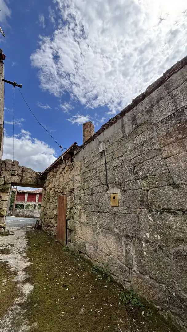 Casa adosada en venta en Rúa Cimadevila, 13, Esgos Vista exterior de Casa adosada en venta en Esgos con Terraza, Amueblado y Parking comunitario