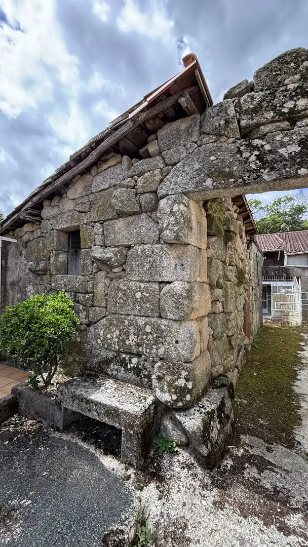 Casa adosada en venta en Rúa Cimadevila, 13, Esgos Vista exterior de Casa adosada en venta en Esgos con Terraza, Amueblado y Parking comunitario