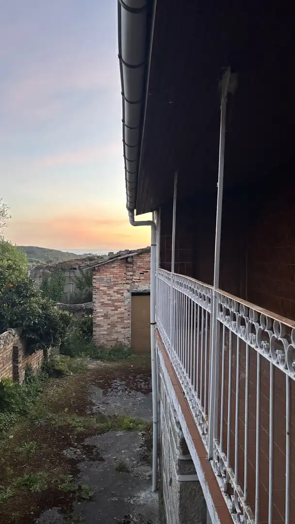 Casa adosada en venta en Rúa Cimadevila, 13, Esgos Terraza de Casa adosada en venta en Esgos con Terraza, Amueblado y Parking comunitario