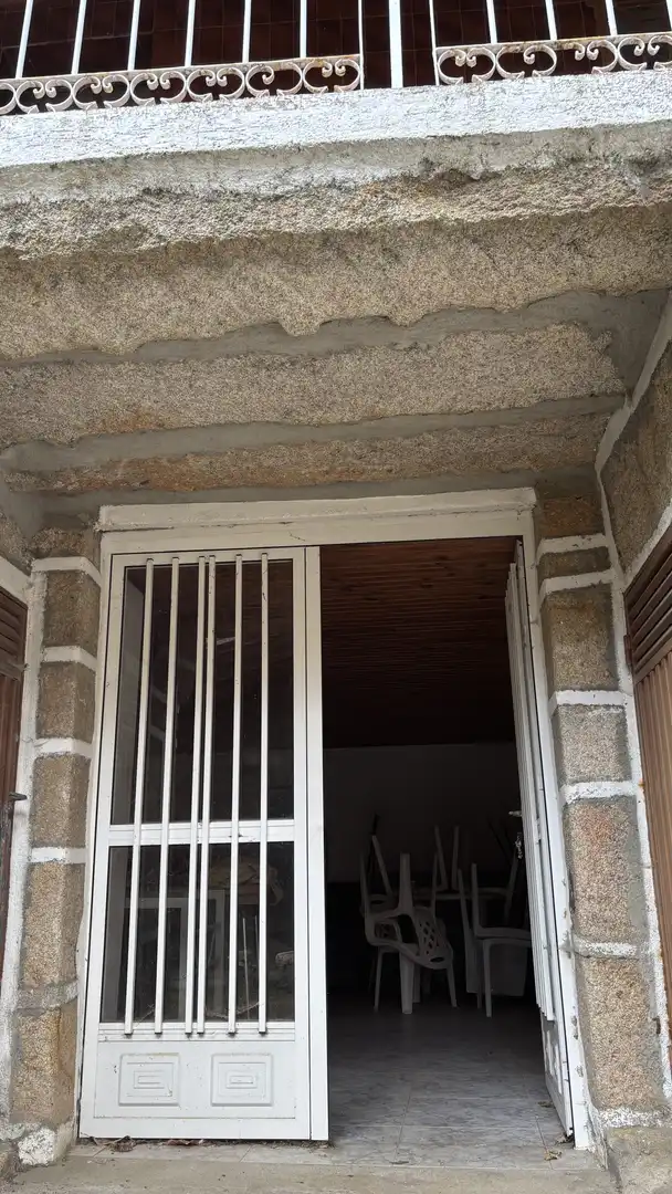 Casa adosada en venta en Rúa Cimadevila, 13, Esgos Terraza de Casa adosada en venta en Esgos con Terraza, Amueblado y Parking comunitario