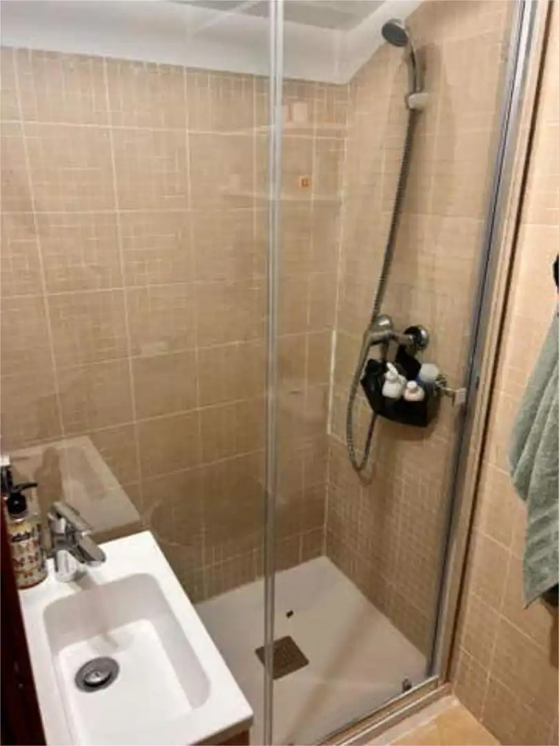 Baño de Ático de alquiler en Madrid con Calefacción, Jardín privado y Piscina