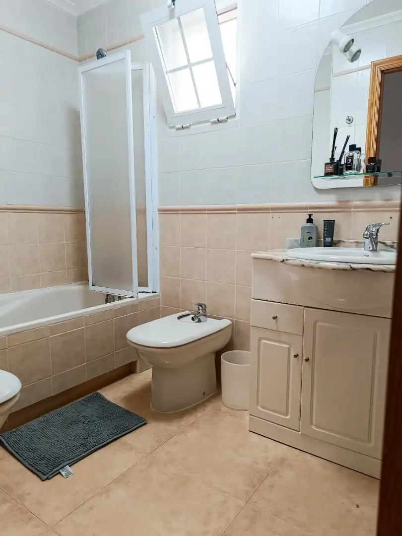 Maisonette zum Verkauf in Avenida de Finlandia, 5, Santa Pola Badezimmer von Maisonette zum Verkauf in Santa Pola mit Klimaanlage, Terrasse und Balkon