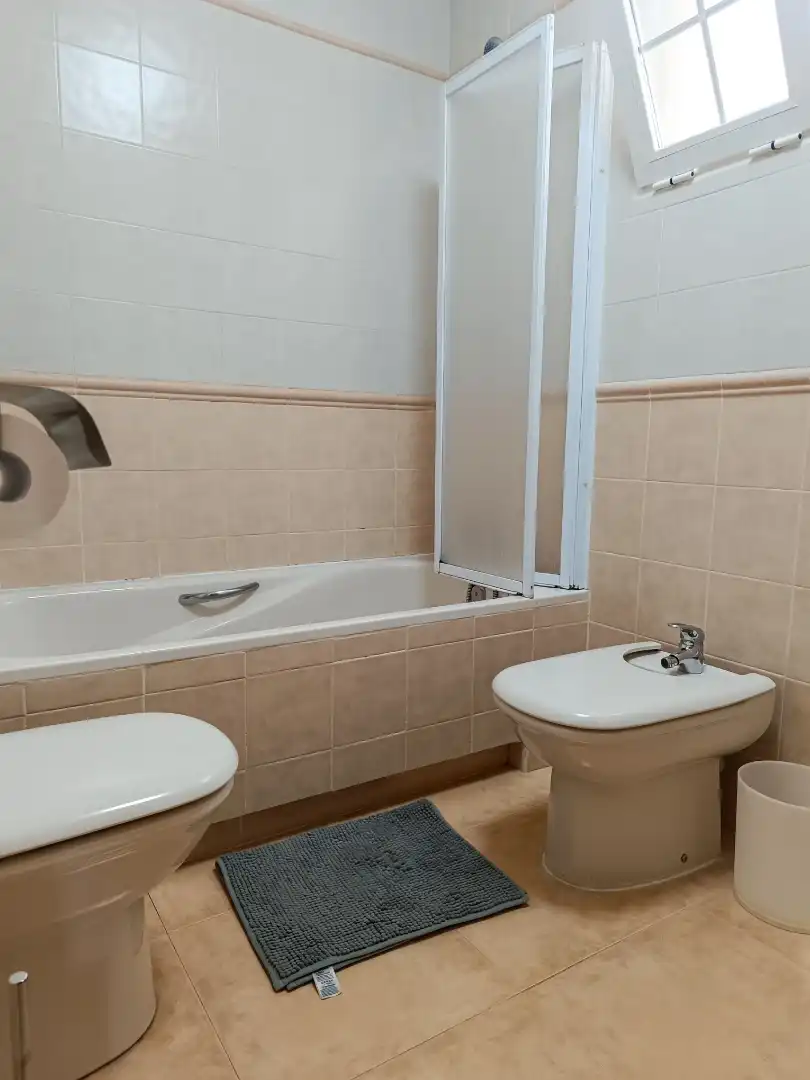 Maisonette zum Verkauf in Avenida de Finlandia, 5, Santa Pola Badezimmer von Maisonette zum Verkauf in Santa Pola mit Klimaanlage, Terrasse und Balkon