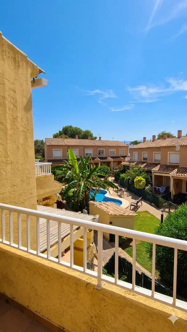 Casa adosada en venta en Carrer de Tritó, 11, L'Albir Vista exterior de Casa adosada en venta en L'Alfàs del Pi con Aire acondicionado, Terraza y Balcón