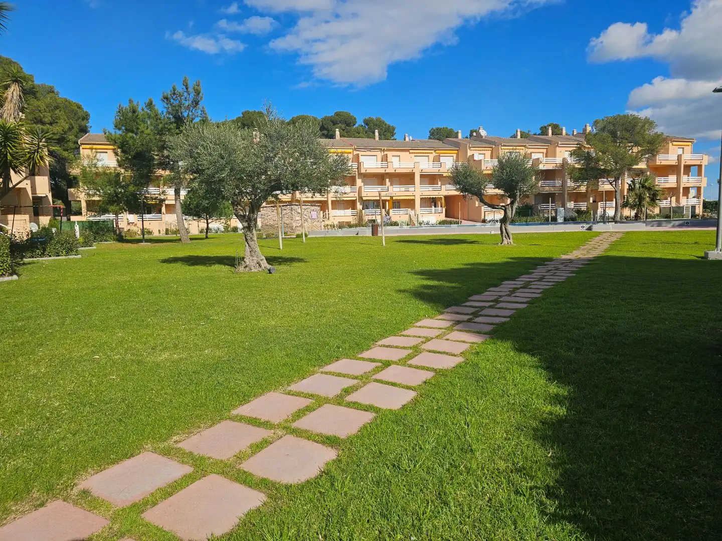 Piso en venta en Carrer del Blat, 21, Platja de Mont-roig Vista exterior de Piso en venta en Mont-roig del Camp con Aire acondicionado, Terraza y Piscina