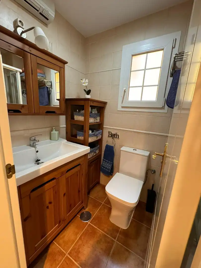 Bathroom of Flat for rent in Ayamonte  with Air Conditioner, Heating and Private garden