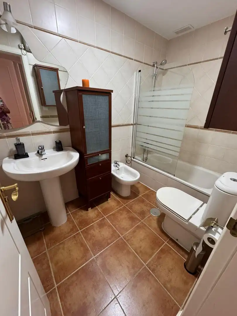 Bathroom of Flat for rent in Ayamonte  with Air Conditioner, Heating and Private garden