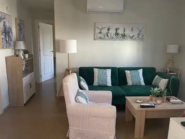 Apartamento de alquiler en Fray Leopoldo de Alpandeire, 6, V Centenario - Piletas - Capuchinos Sala de estar de Apartamento de alquiler en Sanlúcar de Barrameda con Aire acondicionado, Calefacción y Terraza