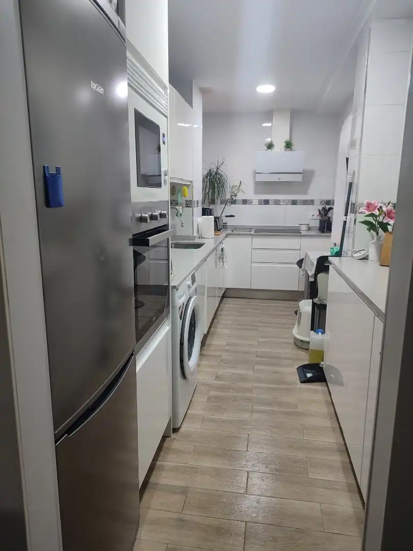 Wohnung zur Miete in Calle Carlos Marx, 30, Sevilla Capital Küche von Wohnung zur Miete in Sevilla Capital mit Klimaanlage