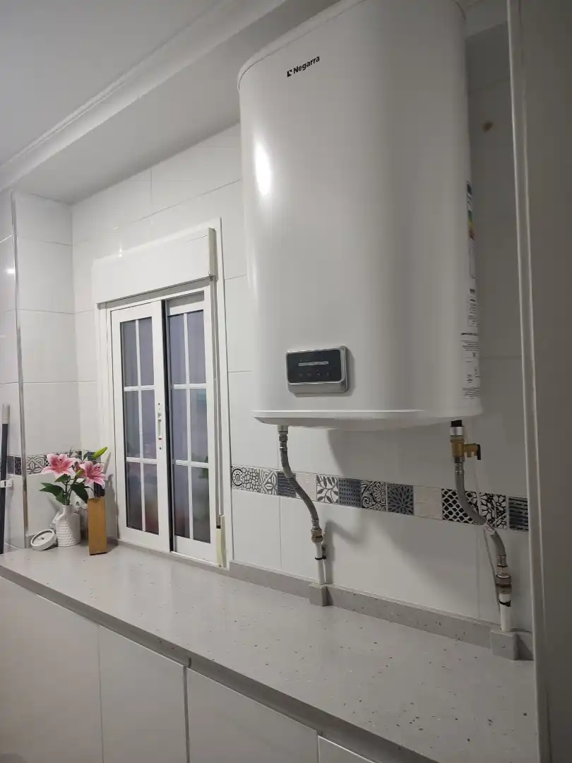 Wohnung zur Miete in Calle Carlos Marx, 30, Sevilla Capital Badezimmer von Wohnung zur Miete in Sevilla Capital mit Klimaanlage
