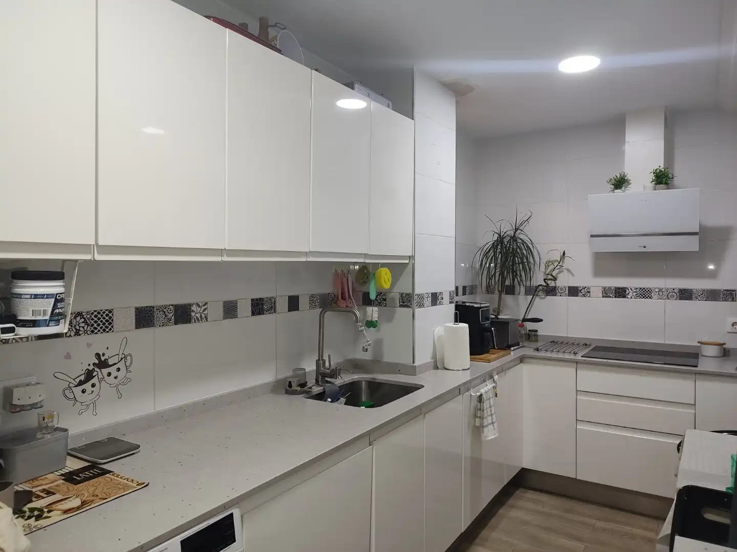 Wohnung zur Miete in Calle Carlos Marx, 30, Sevilla Capital Küche von Wohnung zur Miete in Sevilla Capital mit Klimaanlage