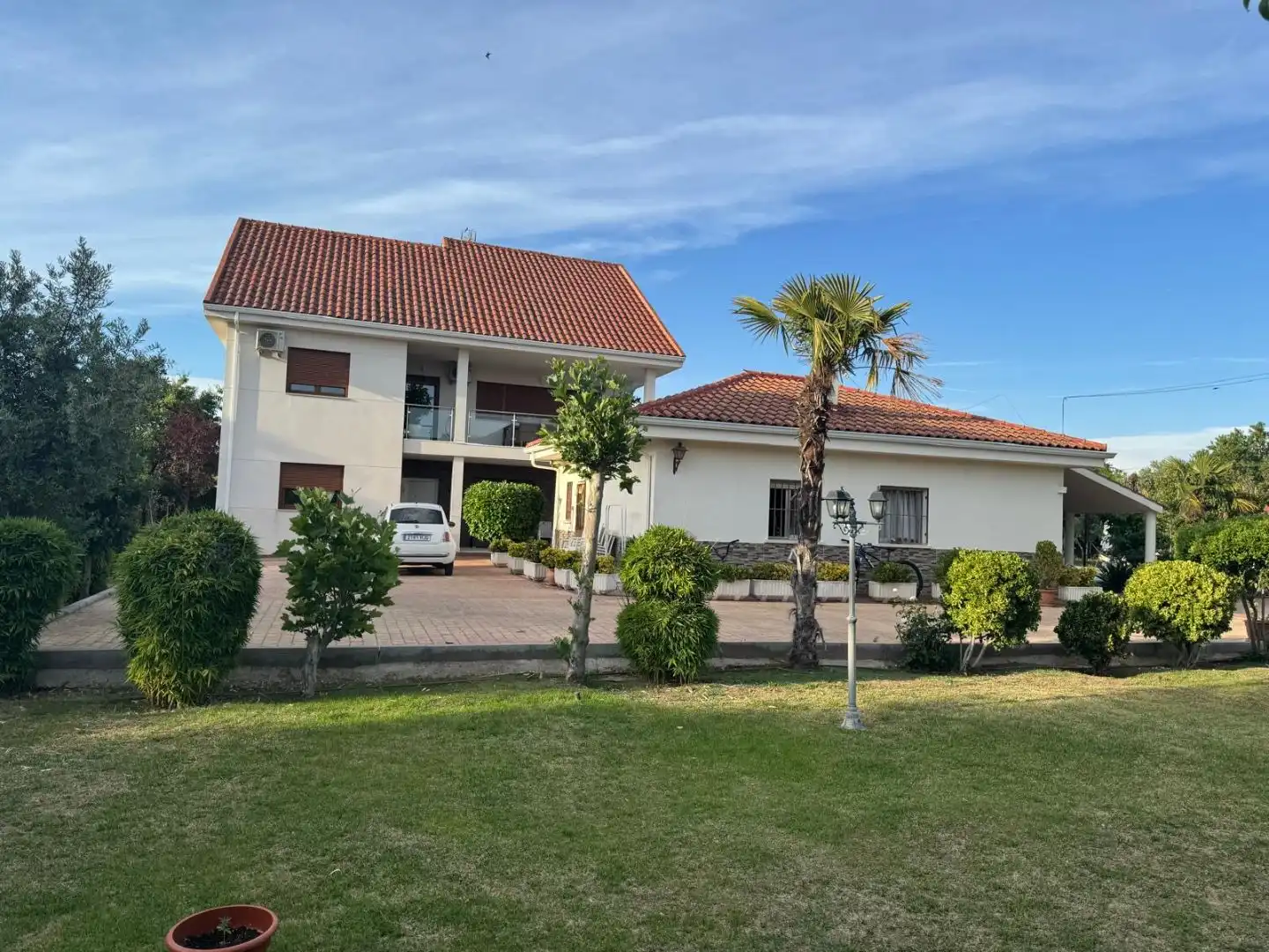 Casa o chalet en venta en Calle Antonio Machado, 26, Valdetorres de Jarama Vista exterior de Casa o chalet en venta en Valdetorres de Jarama con Aire acondicionado, Terraza y Piscina