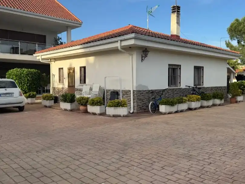 Casa o chalet en venta en Calle Antonio Machado, 26, Valdetorres de Jarama Vista exterior de Casa o chalet en venta en Valdetorres de Jarama con Aire acondicionado, Terraza y Piscina