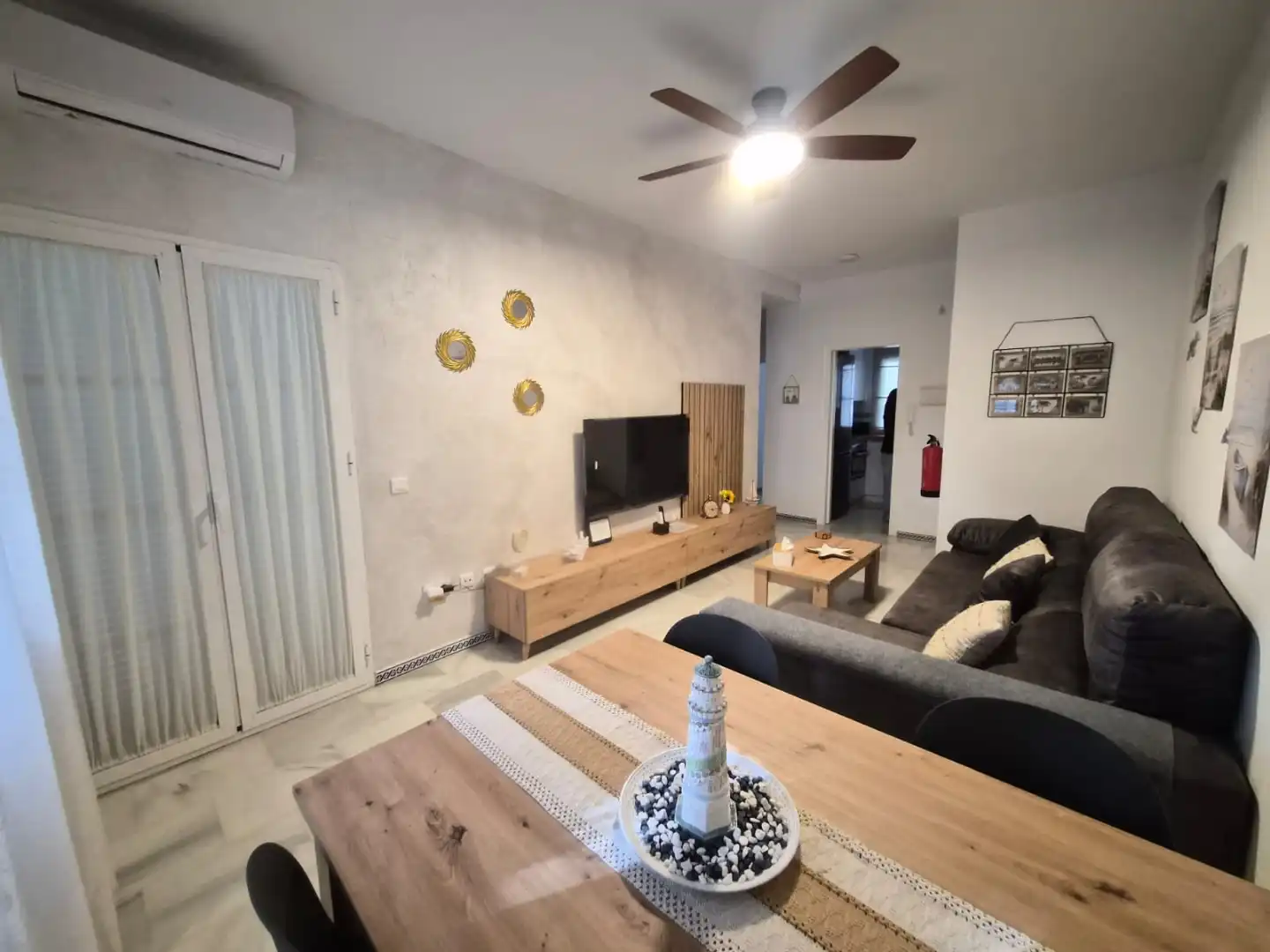 Wohnzimmer von Wohnung zur Miete in Chiclana de la Frontera mit Klimaanlage, Privatgarten und Terrasse