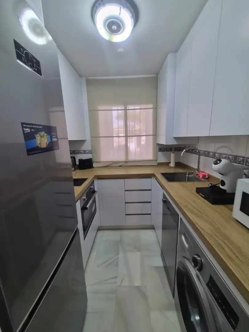Küche von Wohnung zur Miete in Chiclana de la Frontera mit Klimaanlage, Privatgarten und Terrasse