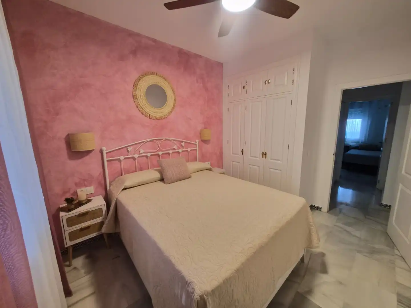 Schlafzimmer von Wohnung zur Miete in Chiclana de la Frontera mit Klimaanlage, Privatgarten und Terrasse