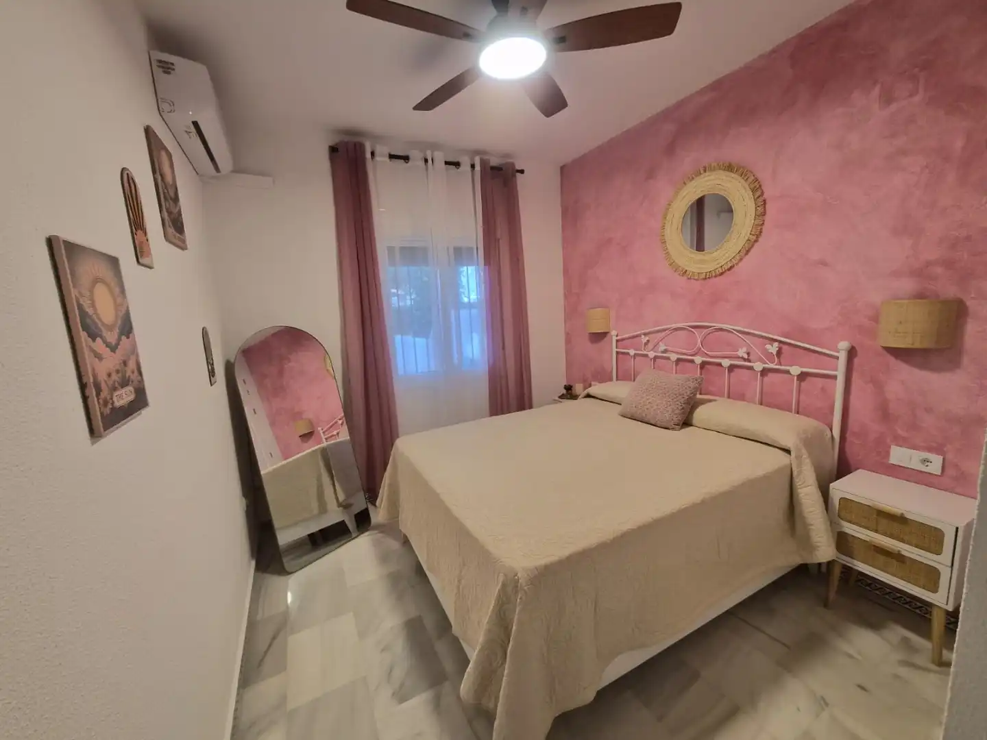 Schlafzimmer von Wohnung zur Miete in Chiclana de la Frontera mit Klimaanlage, Privatgarten und Terrasse