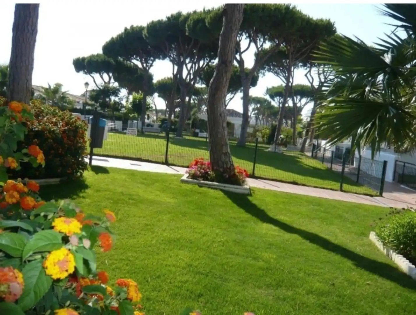 Garten von Wohnung zur Miete in Chiclana de la Frontera mit Klimaanlage, Privatgarten und Terrasse