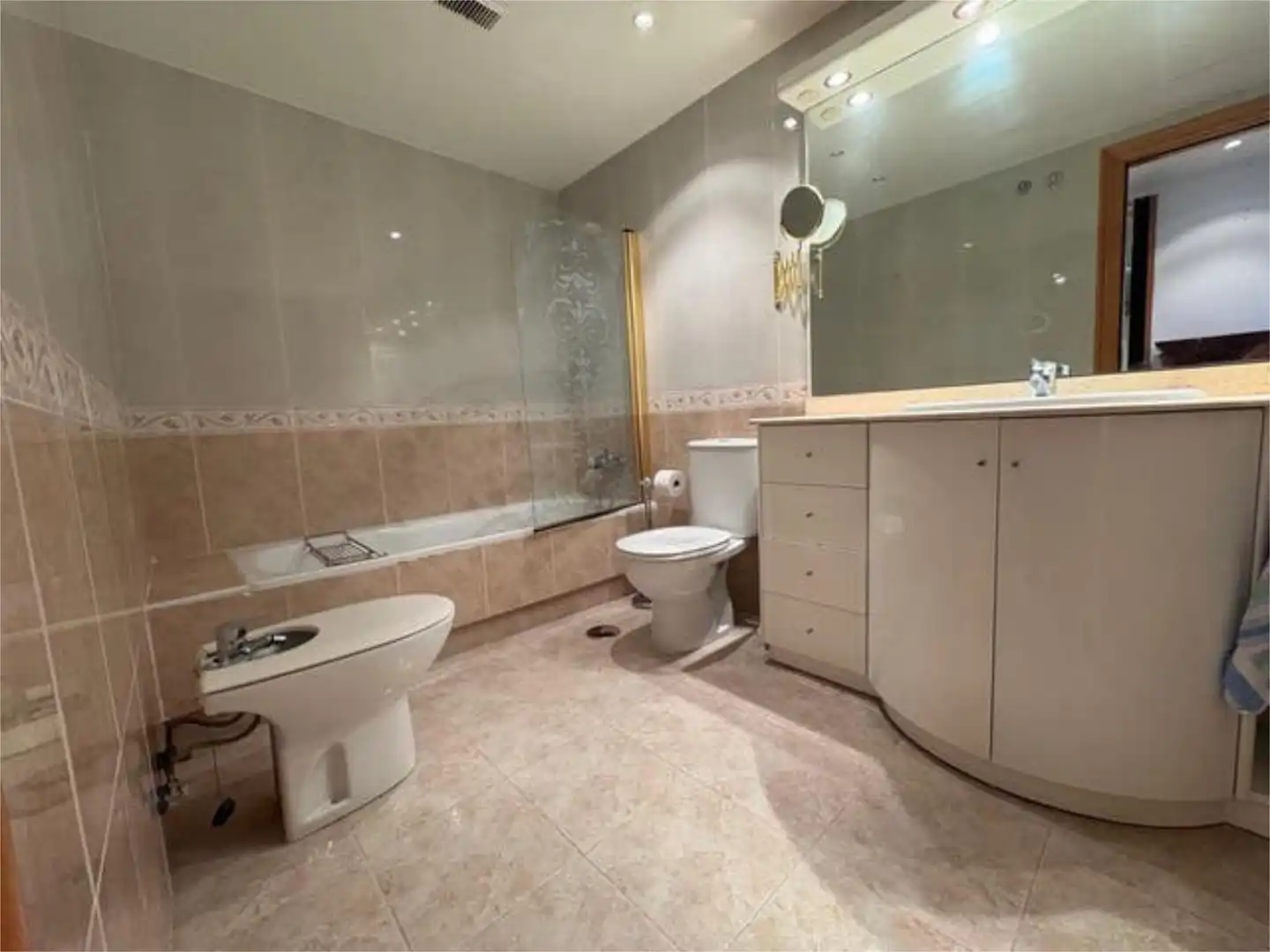 Flat for rent in Benahavís pueblo Bathroom of Flat for rent in Benahavís with Terrace and Swimming Pool