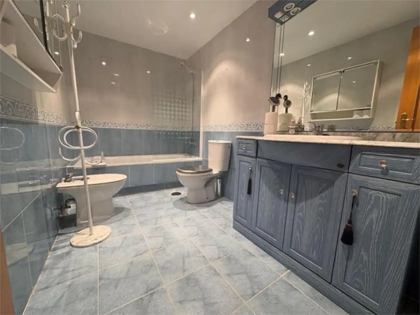 Flat for rent in Benahavís pueblo Bathroom of Flat for rent in Benahavís with Terrace and Swimming Pool
