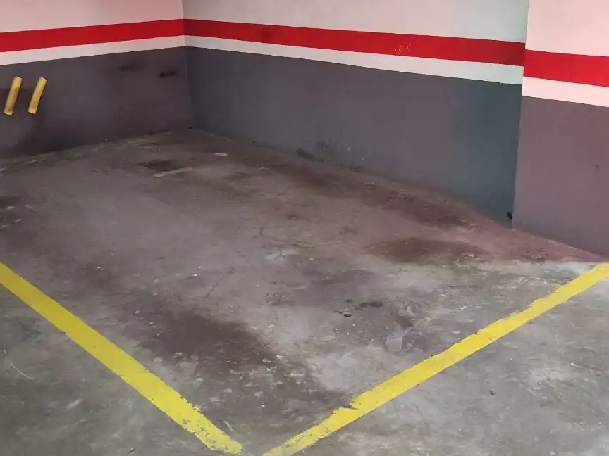 Parking de Piso en venta en Valladolid Capital con Piscina